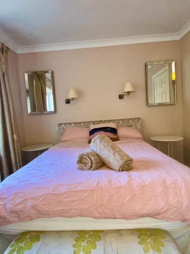Ein Bett oder Betten in einem Zimmer der Unterkunft Peaceful, private, perfect home from home
