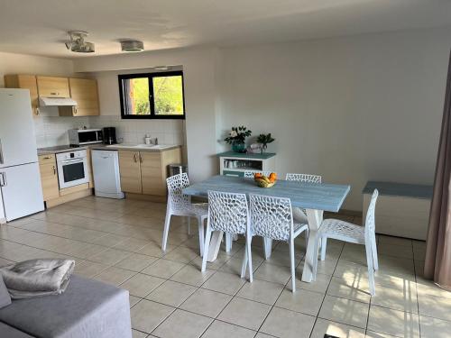 Photo de la galerie de l'établissement Duplex avec piscine proche océan, à Messanges