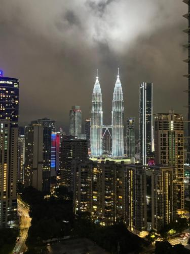 Pemandangan umum bagi Kuala Lumpur atau pemandangan bandar yang diambil dari apartmen