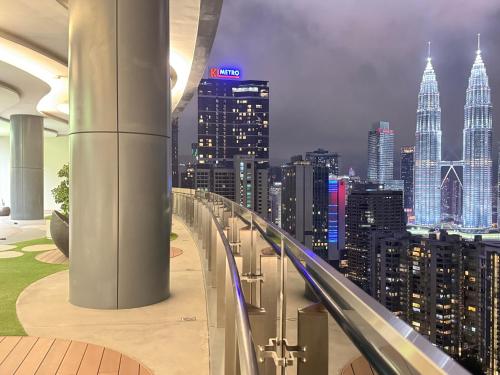 Pemandangan umum bagi Kuala Lumpur atau pemandangan bandar yang diambil dari apartmen