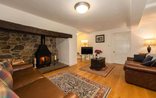 Ruang duduk di Plas Newydd with Swimming Pool, Fire Pit, and Log Fires