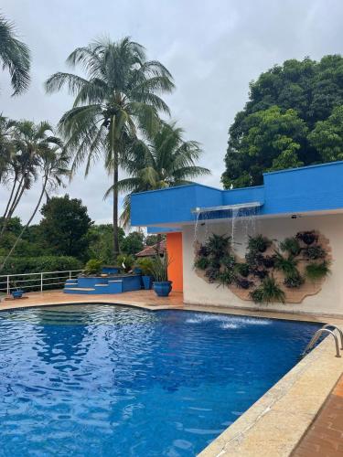 Paradise Inn Hotelの敷地内または近くにあるプール