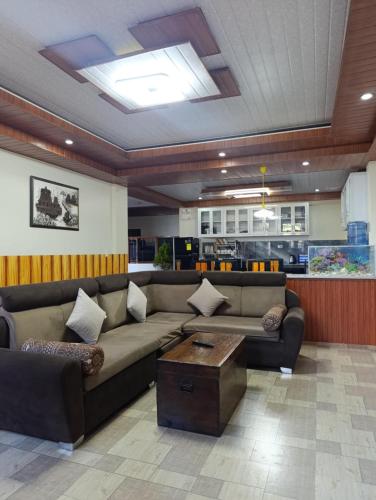 Ruang duduk di Cloudfields Staycation