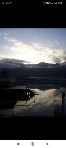 Un paisaje natural cerca del barco