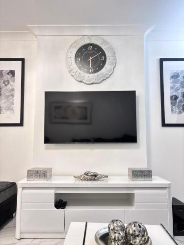 Luxury 5BR Stay With City Access photo 130