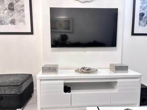 Luxury 5BR Stay With City Access photo 127