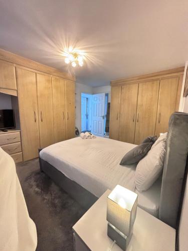 Luxury 5BR Stay With City Access photo 125