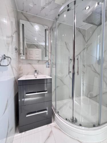Luxury 5BR Stay With City Access photo 124