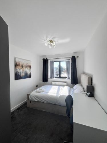 Ένα ή περισσότερα κρεβάτια σε δωμάτιο στο Luxury 5BR Stay With City Access