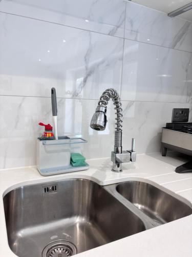 Luxury 5BR Stay With City Access photo 114
