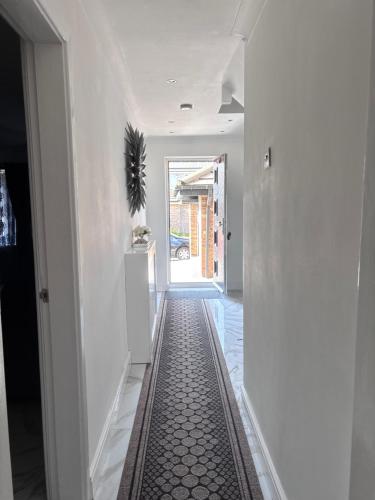 Luxury 5BR Stay With City Access photo 116