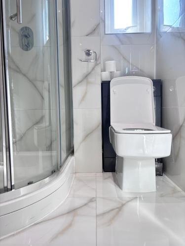 Luxury 5BR Stay With City Access photo 119