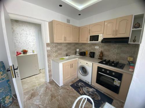 Kuchyň nebo kuchyňský kout v ubytování City Apartment Rades Tunis free Wifi