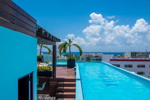 a swimming pool on the roof of a building at Maravilloso Pent House en 5th Avenida nuevo en plataforma in Playa del Carmen