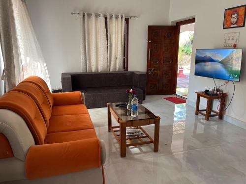 Posezení v ubytování Holiday Home Bailur, Karkala
