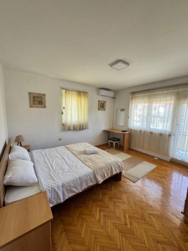 Llit o llits en una habitació de L's Apartment