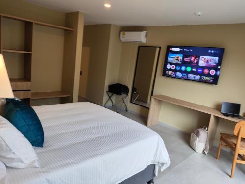 TV a/nebo společenská místnost v ubytování Hotel HVD Inn Cabecera