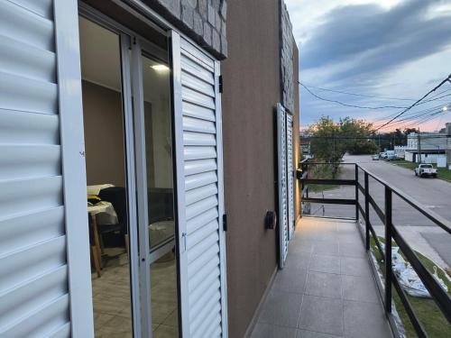 a door to a balcony with a view of a street at DS confort in General Pico