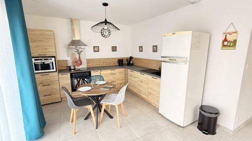 Dapur atau dapur kecil di Gîte Le Puech Fario