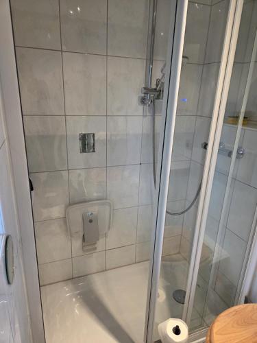 a bathroom with a shower with a toilet in it at Ferienhaus in Müden Örtze in Faßberg