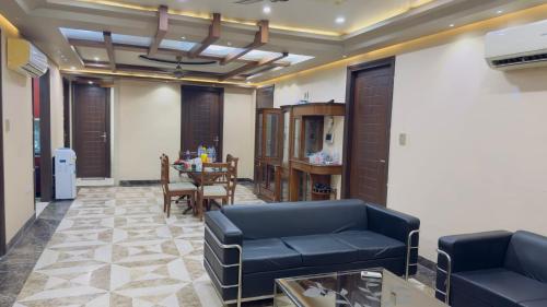 Χώρος καθιστικού στο Royal Palace 1 BHK - Kitchen, Balcony, lift, Gym,