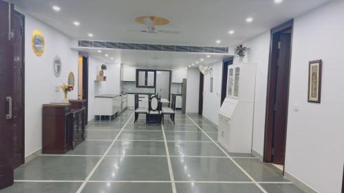 Φωτογραφία από το άλμπουμ του Royal Palace 1 BHK - Kitchen, Balcony, lift, Gym, στο Νέο Δελχί