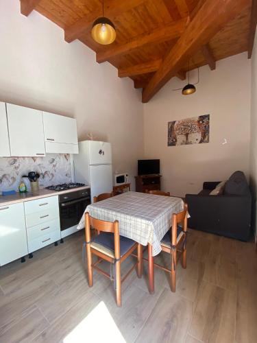 Η κουζίνα ή μικρή κουζίνα στο Casa vacanze Shardana