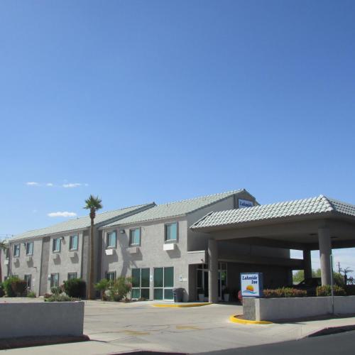 a large apartment building with a parking lot at Lakeside Inn Lake Havasu City in Lake Havasu City