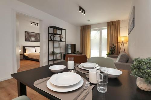 Ένα ή περισσότερα κρεβάτια σε δωμάτιο στο helloYOU Apartments