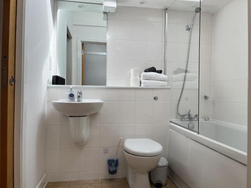 2 Bed 2 bath with Private Parking photo 8
