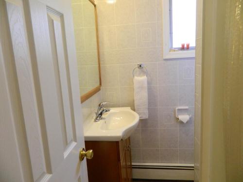 a bathroom with a sink and a mirror at Twin Oaks Motel in Manasquan