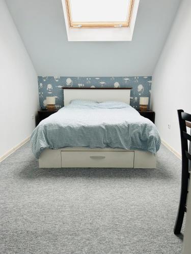 a bedroom with a bed with a blue blanket at Apartament Vlad in Turda