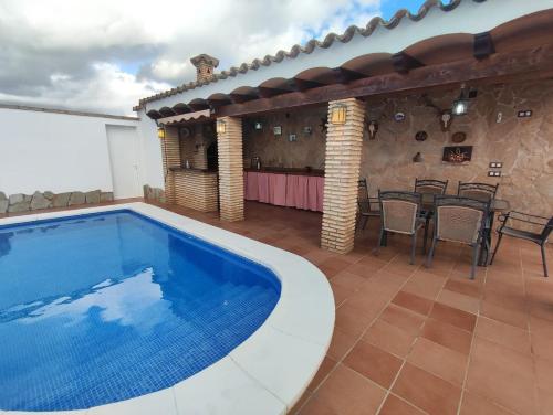 Encantador chalet con piscina