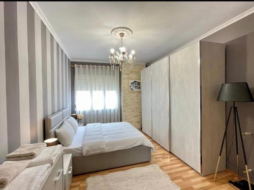 Ένα ή περισσότερα κρεβάτια σε δωμάτιο στο Belas Apartment