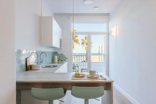 Designer apartment facing the sea