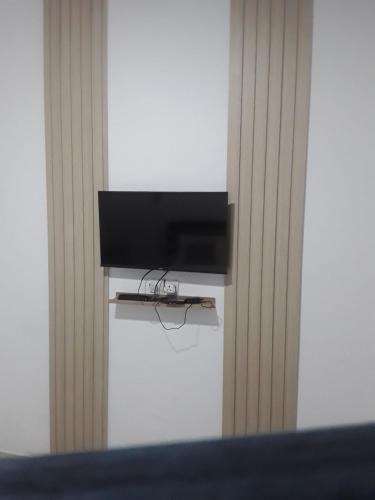 Μια τηλεόραση ή/και κέντρο ψυχαγωγίας στο Emmanuella Casa