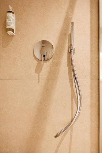 Ένα μπάνιο στο PROMENADA apartamenty & spa PRZY PLAŻY