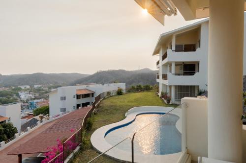 a view of a building with a swimming pool at Condos Privados en Huatulco in Tangolunda