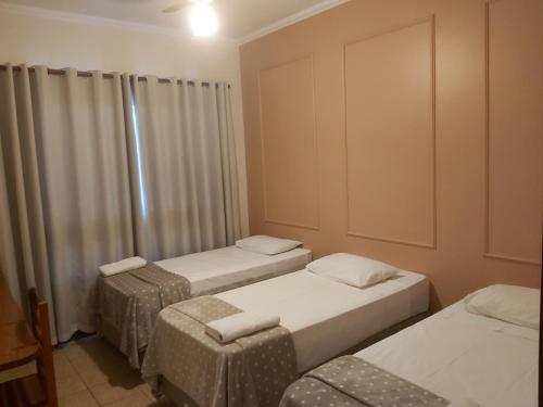 Postel nebo postele na pokoji v ubytování Hotel Vila das Palmeiras