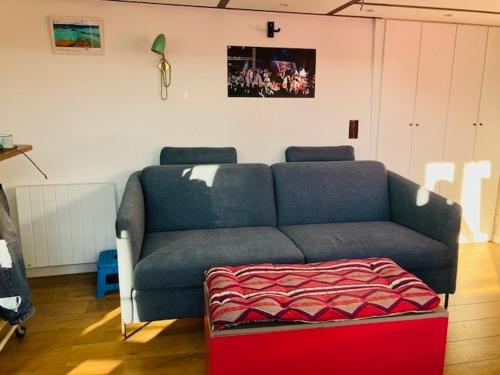 Sunny and serene hideaway in central Paris with AC