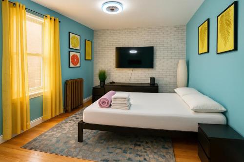 a bedroom with a white bed and a blue wall at Blue style Room in New York