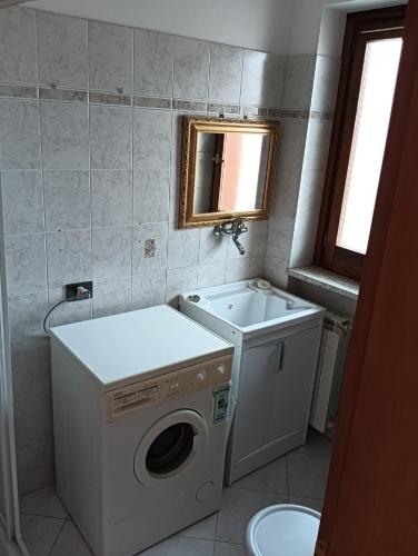 a bathroom with a washing machine and a sink at Vincenzo Sea House in Belvedere Marittimo