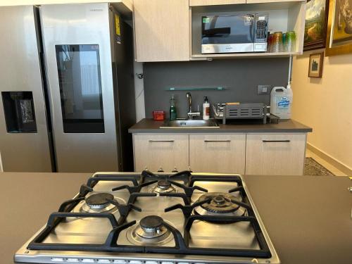 a kitchen with a stove top oven in a kitchen at Centro Banamex Hipódromo de las Américas Toreo in Mexico City
