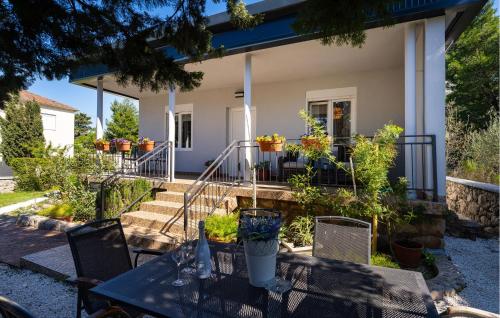 2 Bedroom Beautiful Home In Starigrad