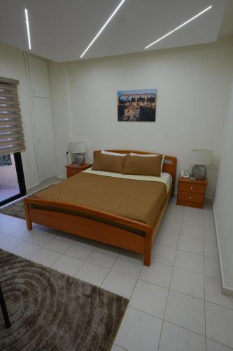 a bedroom with a bed in a room at Hotel and Restaurant Shallalat Anjar in ‘Anjar