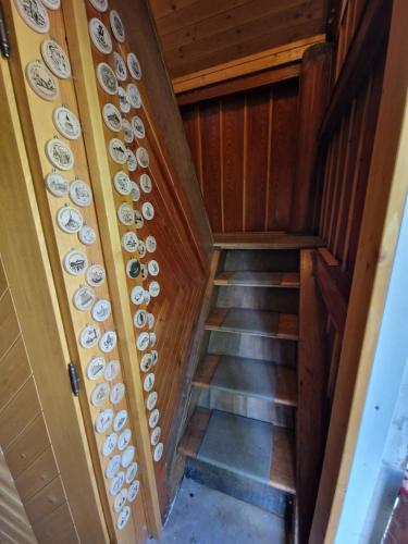 a staircase with plates on the wall of a house at Chata Libošovice 109 in Libošovice