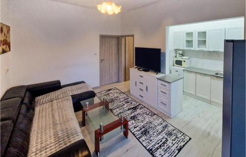 2 Bedroom Gorgeous Apartment In Pula