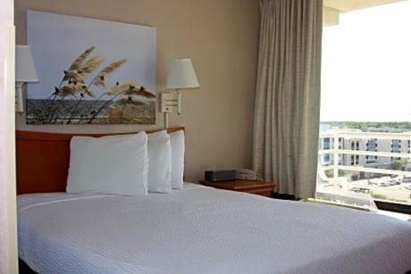 Postel nebo postele na pokoji v ubytování Four Sails Resort