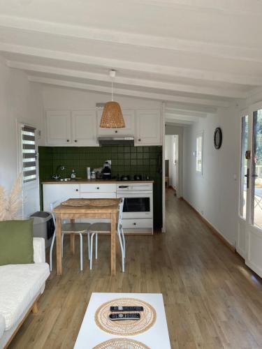 Petit chalet d’été avec piscine privée chauffée