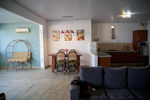 Η κουζίνα ή μικρή κουζίνα στο Atlantic View Apartment